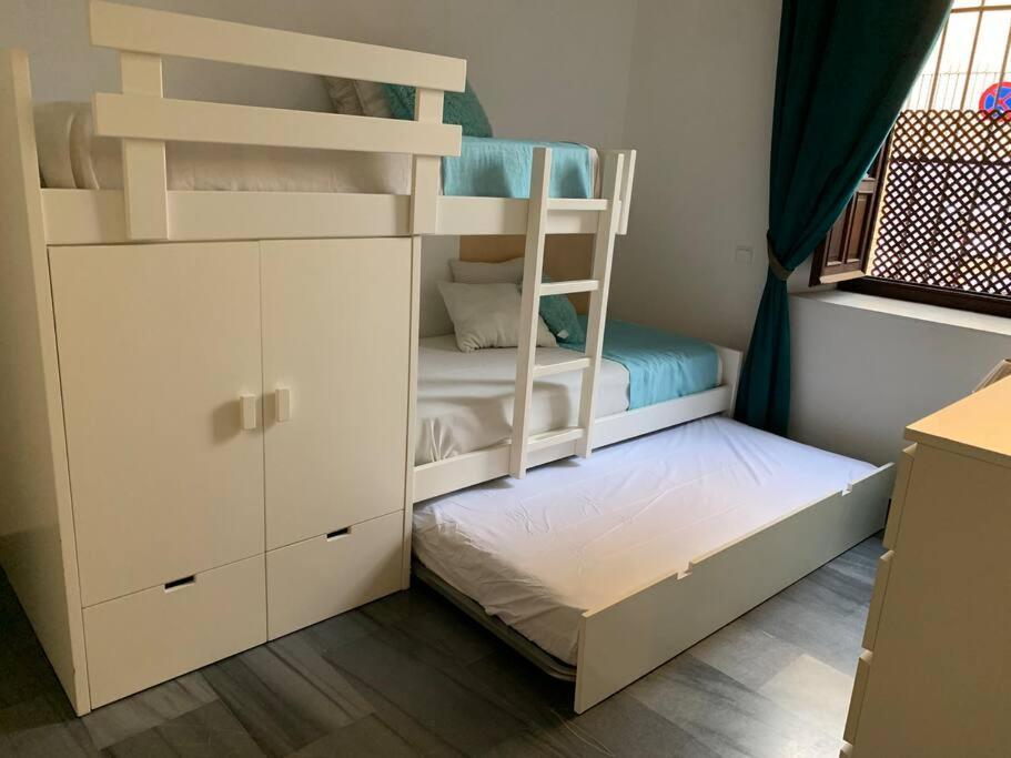 Beautiful Silent Apartment Private Parking Seville Exterior photo