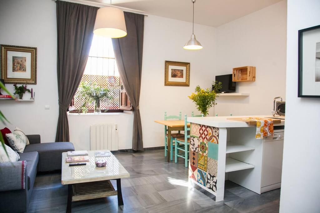 Beautiful Silent Apartment Private Parking Seville Exterior photo